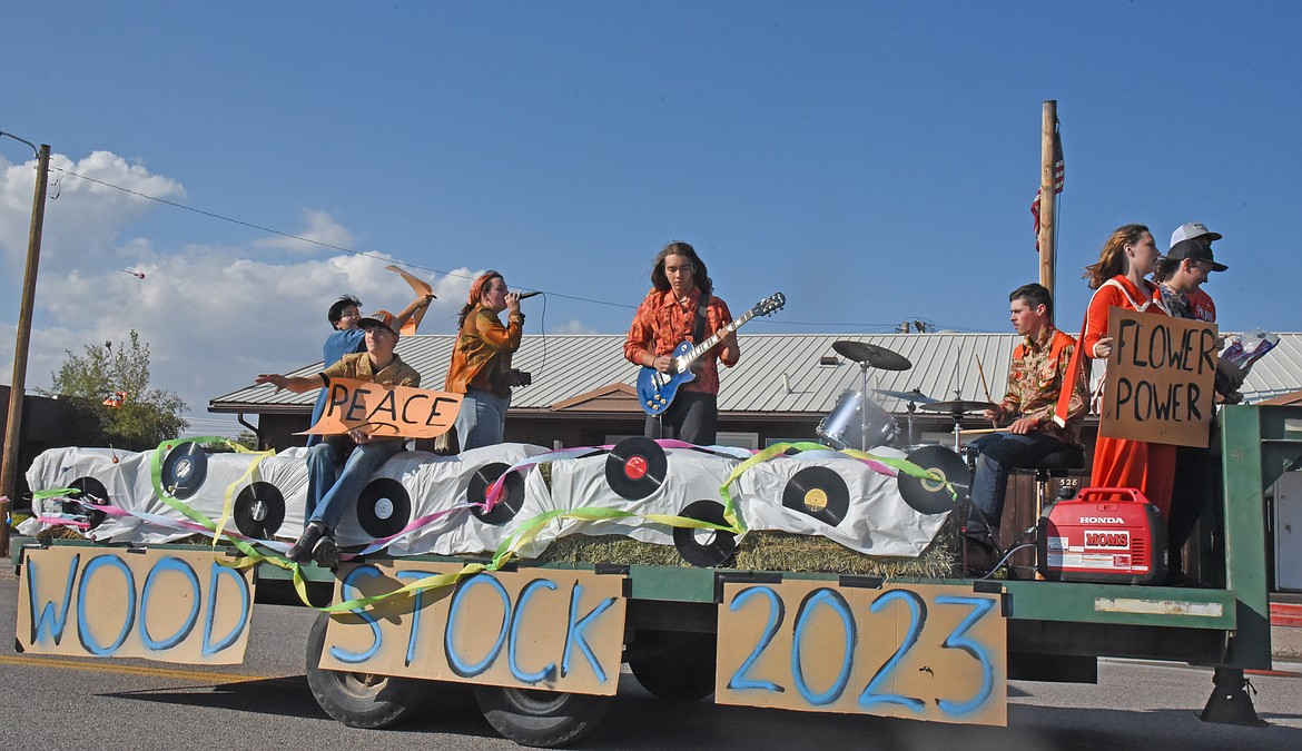 A band and vocalist provide music aboard the Ronan High School senior's 70s themed float. The float received the second place prize in the parade. (Marla Hall/Lake County Leader)