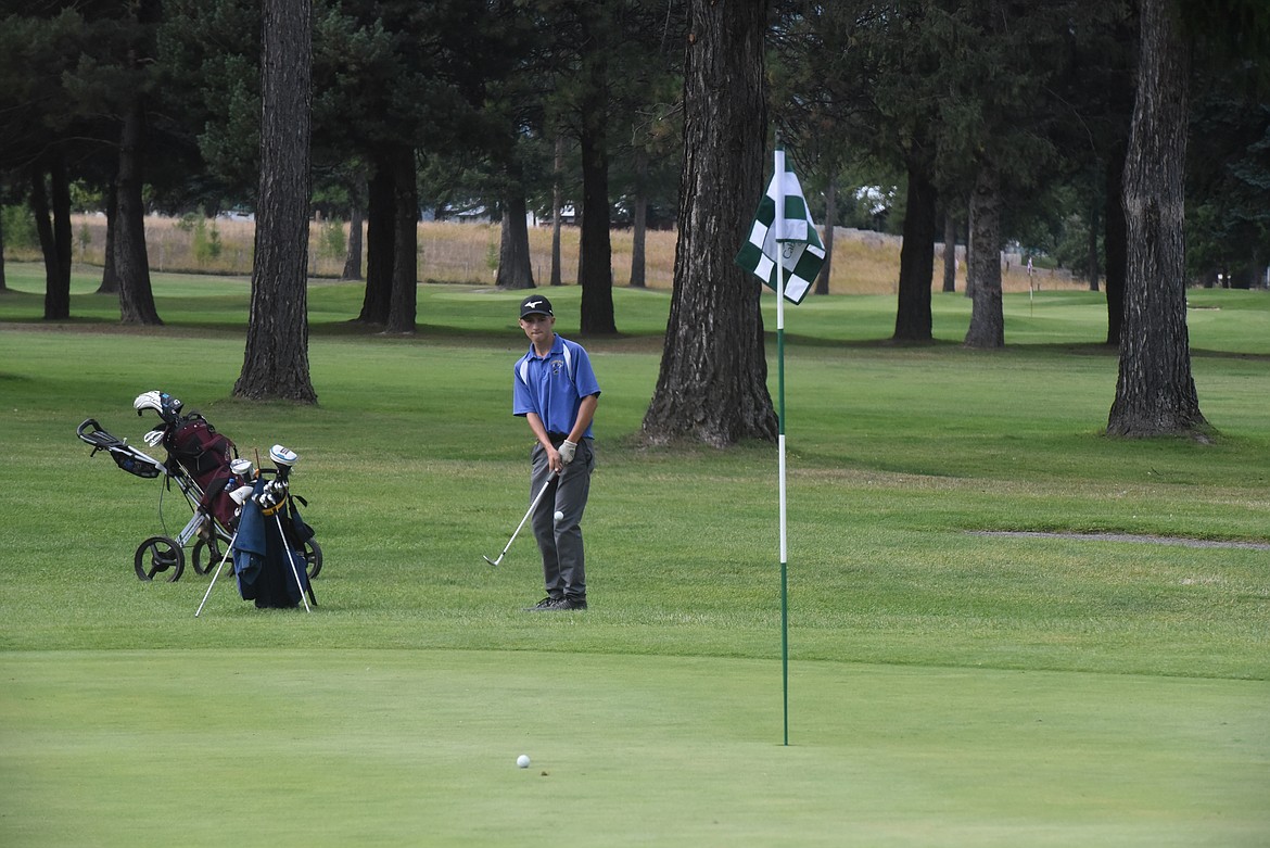 Libby Loggers golfer Reece Malyevak chips on to No. 18 at the Western A Divisional Golf Tournament Friday at Cabinet View Golf Course. (Scott Shindledecker/The Western News)