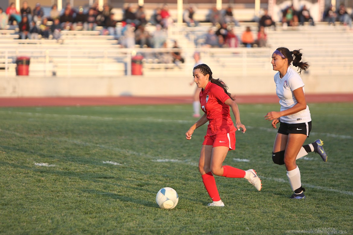 Othello junior Naraiah Benavidez-Guzman rushes past an East Valley defender while on the attack.
