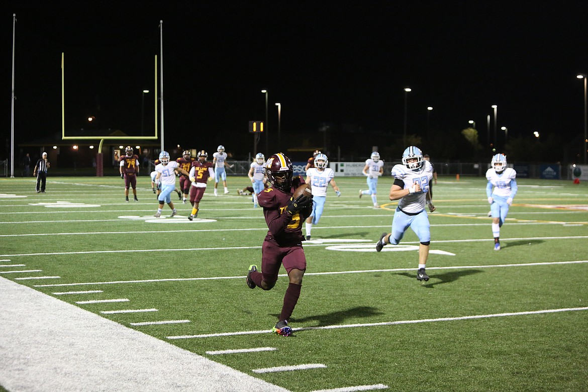 Junior receiver Joel Middleton hauls in a 59-yard touchdown pass from quarterback Brock Clark in the second quarter of Moses Lake’s 25-22 win.