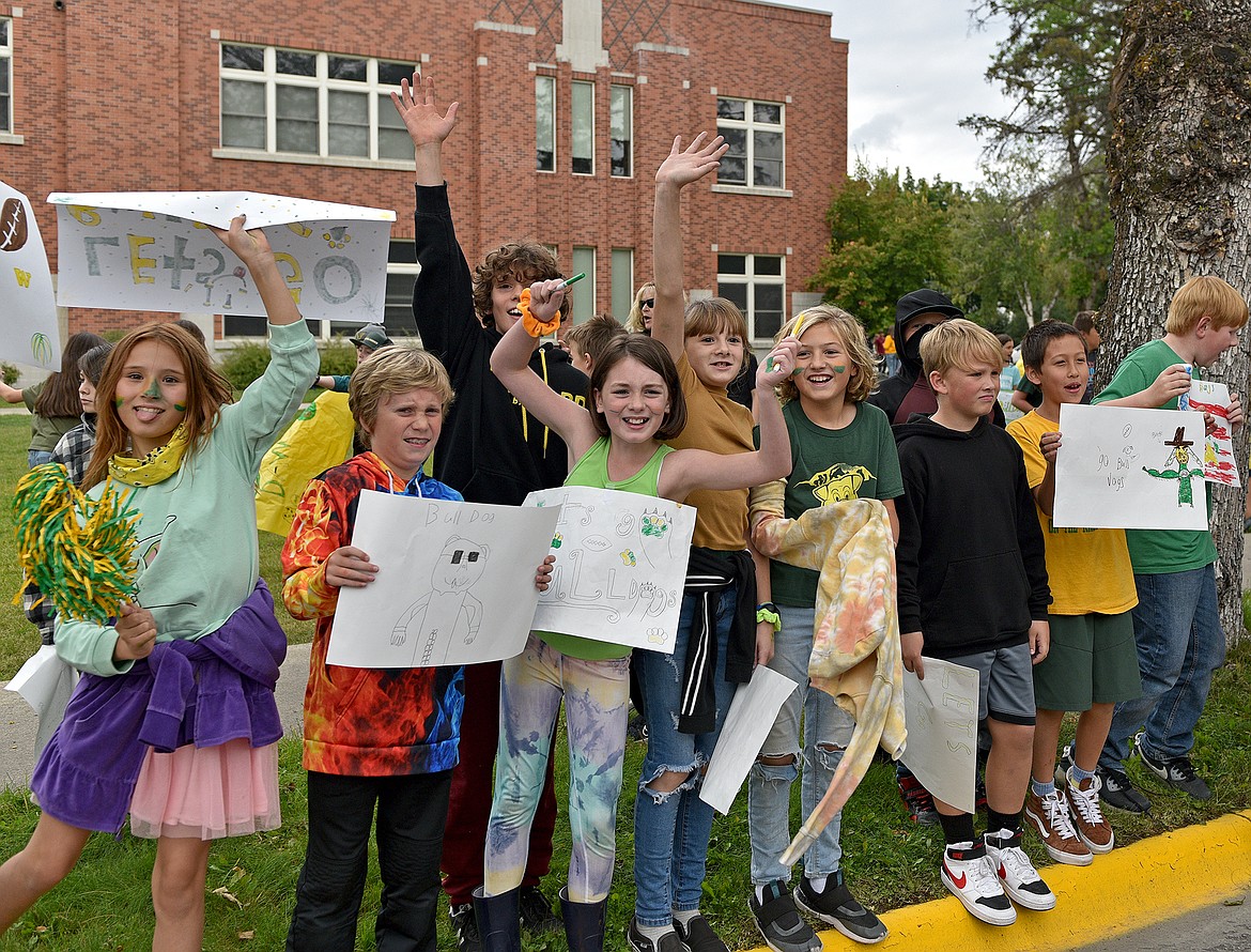 Middle school students line Second Street to celebrate the 2022 Whitefish Homecoming Parade. (Whitney England/Whitefish Pilot)