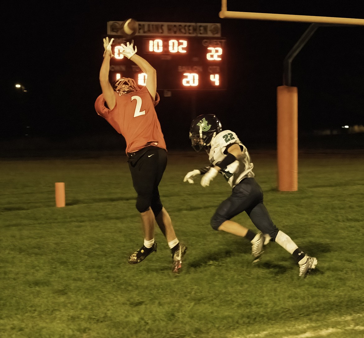 Plains wideout Aden West hauls in the first touchdown of the game for the Horsemen during their 40-14 Homecoming loss to the Valley Christian Eagles this past Friday in Plains. (Tracy Scott/Valley Press)