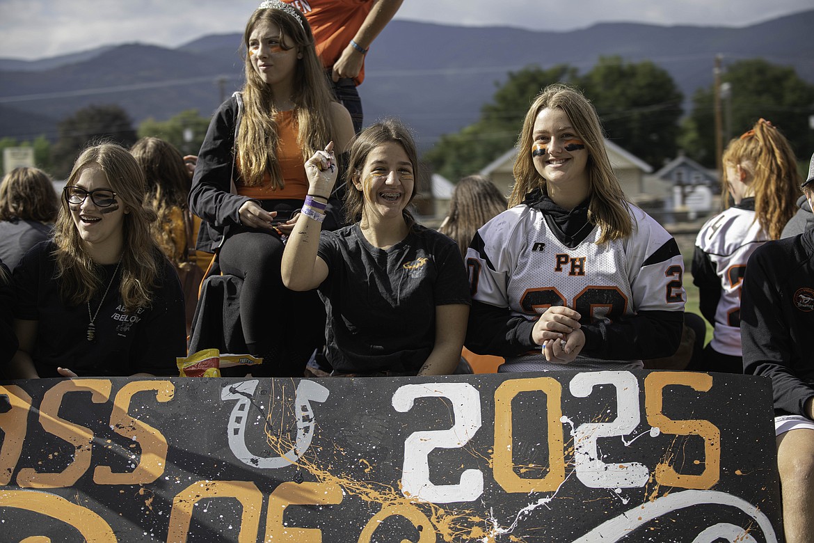 Plains High School's class of 2025 in the homecoming parade. (Tracy Scott/Valley Press)