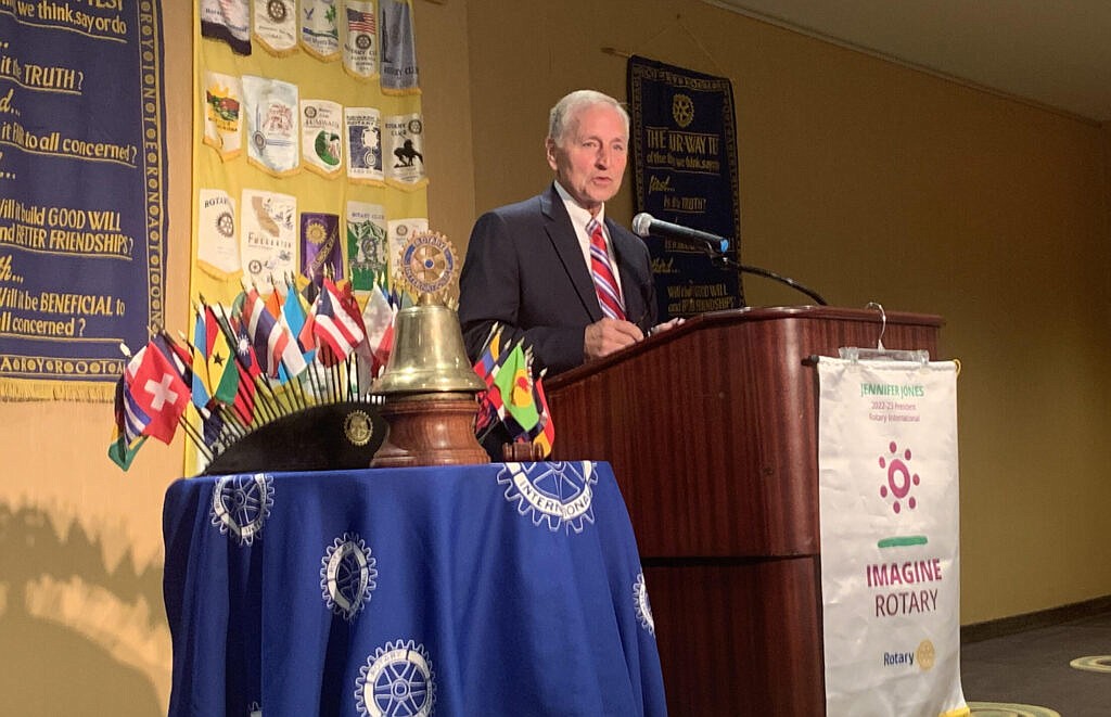 Former Montana Governor and Chairman of the Republican National Party Marc Racicot speaks to Billings Downtown Rotary at the Northern Hotel on Sept. 26, 2022. (Darrell Ehrlick/Daily Montanan)