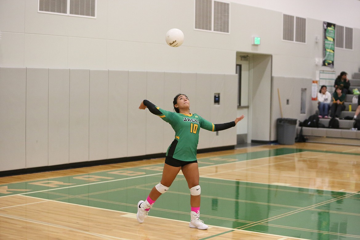 Quincy junior Ashly Garcia prepares to serve during the first set of the Jacks’ 3-1 win over Mabton.