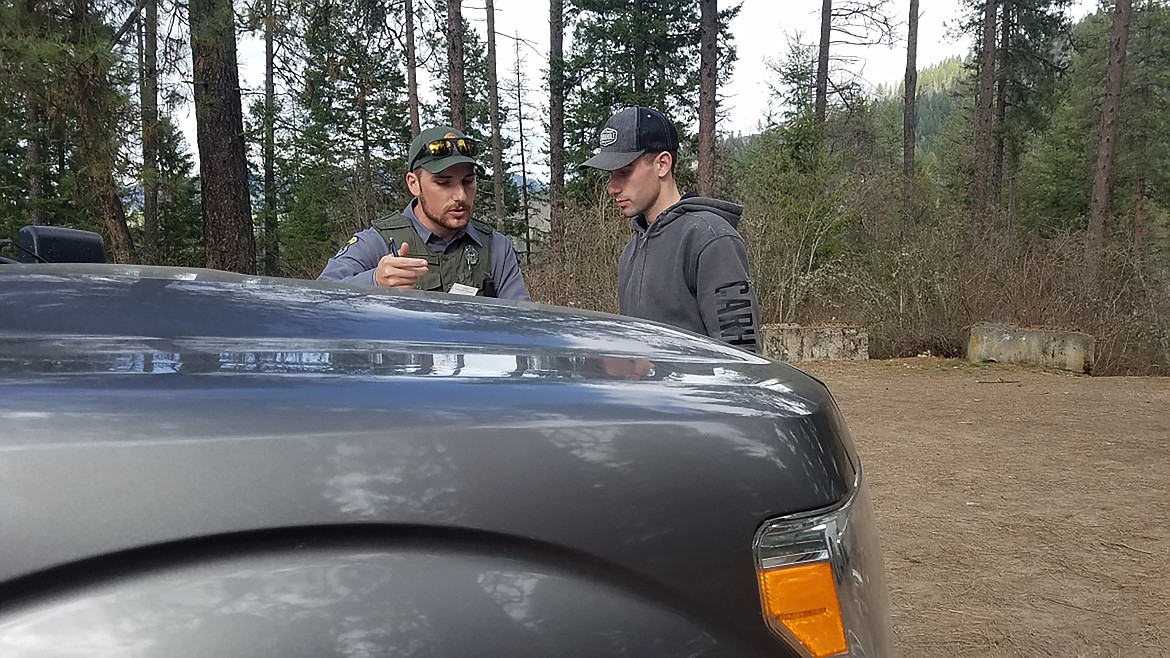 An Idaho Department of Fish & Game conservation officer talks to a sportsman.