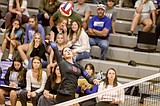 Spikers split last week