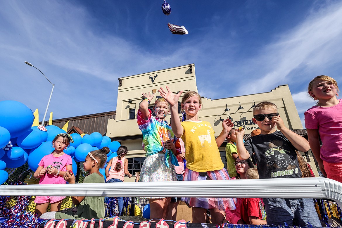 Kids from Ruder Elementary throw candy at the homecoming crowd downtown on Wednesday during the homecoming parade. (JP Edge photo)