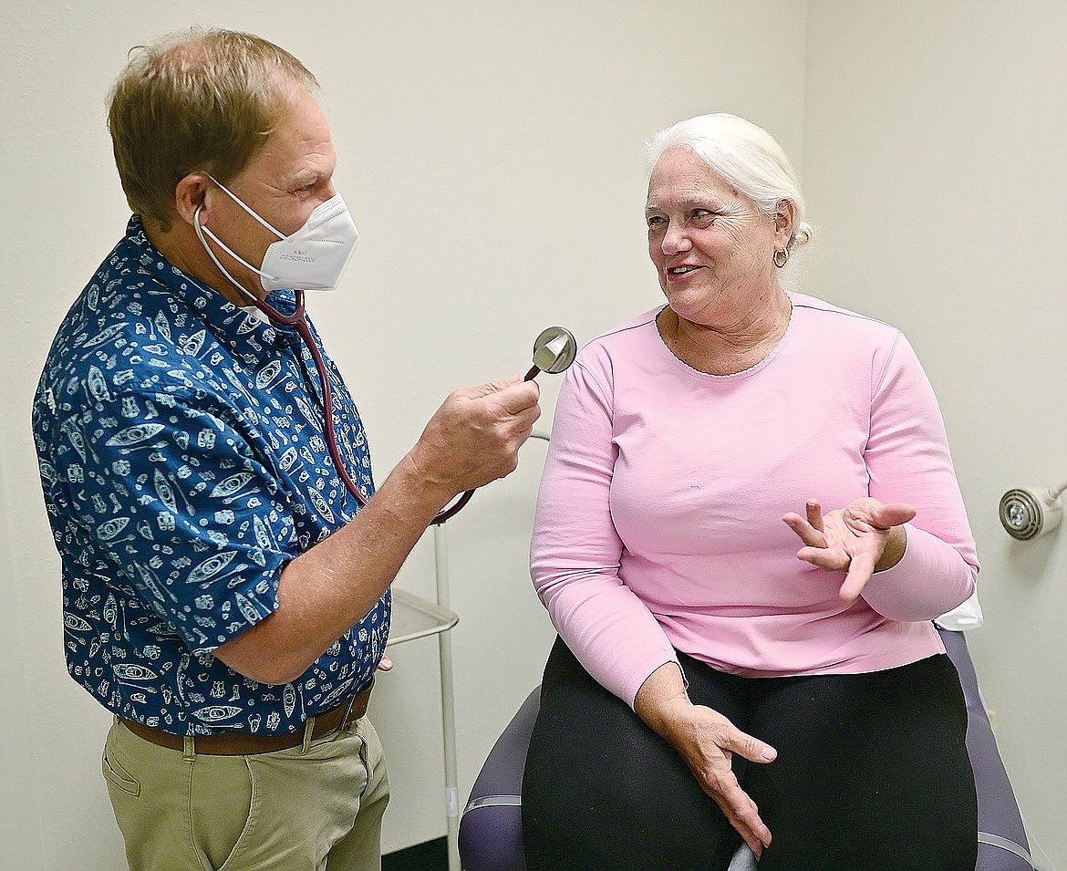 Dr. John Tremper chats with patient Deanna McAtee at the Greater Valley Health Clinic Hungry Horse. (Chris Peterson/Hungry Horse News)