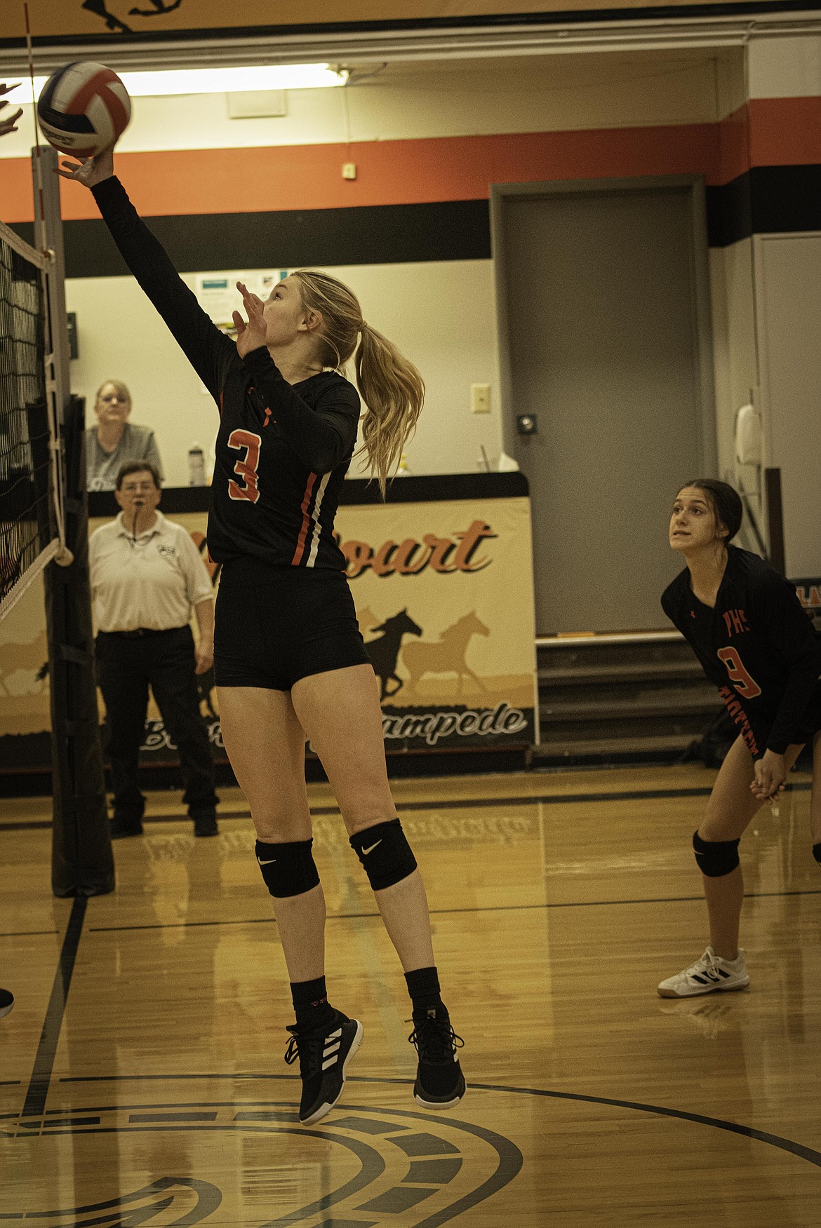 Plains High School takes on the Wardens in a volleyball match last week. (Tracy Scott/Valley Press)