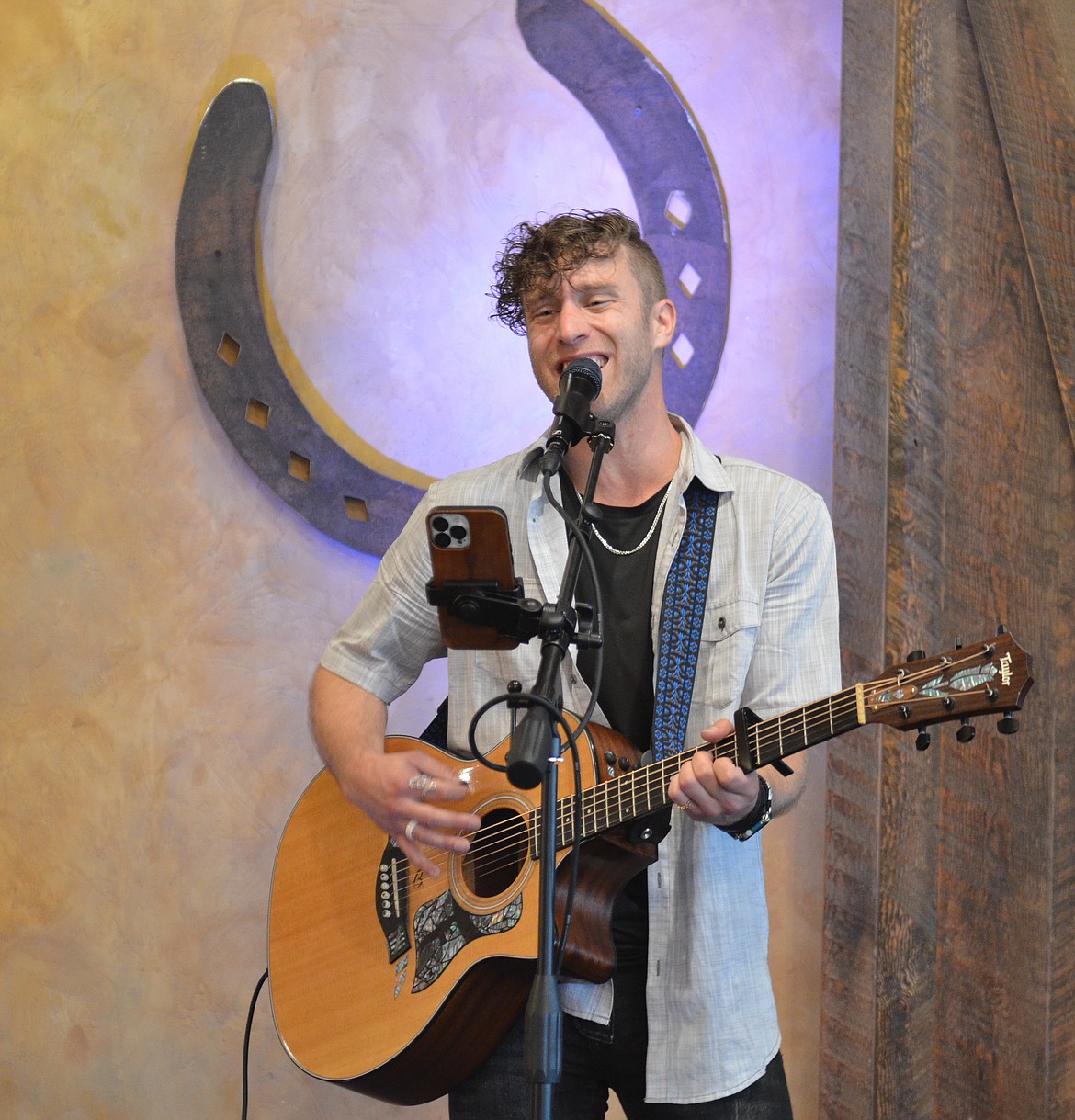 Benny Weag performs at The Shoe with drummer David Caselli. (Kristi Niemeyer/Lake County Leader)