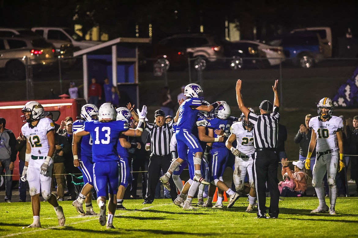 The Wildcats celebrate Reggie Sapa's touchdown to regain the lead over the Bulldogs in the second half. (JP Edge photo)