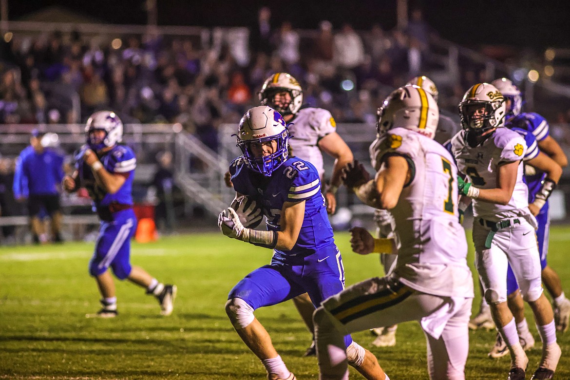 Sophomore Reggie Sapa scores a touchdown in the second half against the Bulldogs at home on Friday. (JP Edge photo)