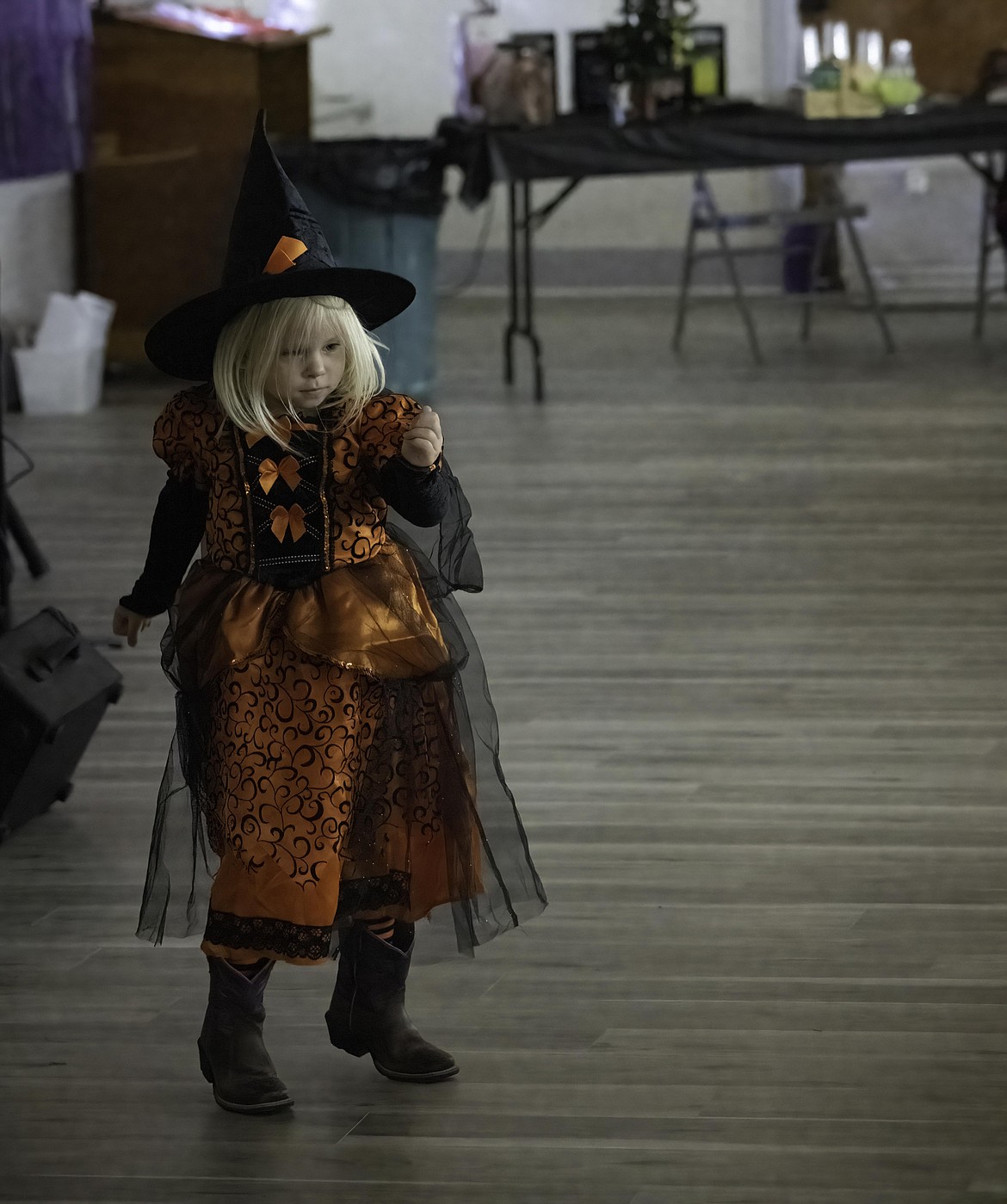 Little witch Rowyn Niemi dancing to the music. (Tracy Scott/Valley Press)