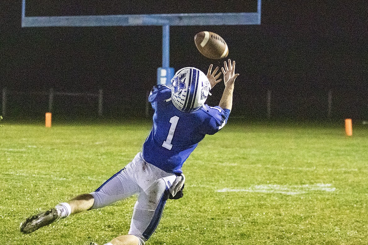 Mission Bulldog Bryce Umphrey makes a diving catch for a big first down. (Rob Zolman/Lake County Leader)