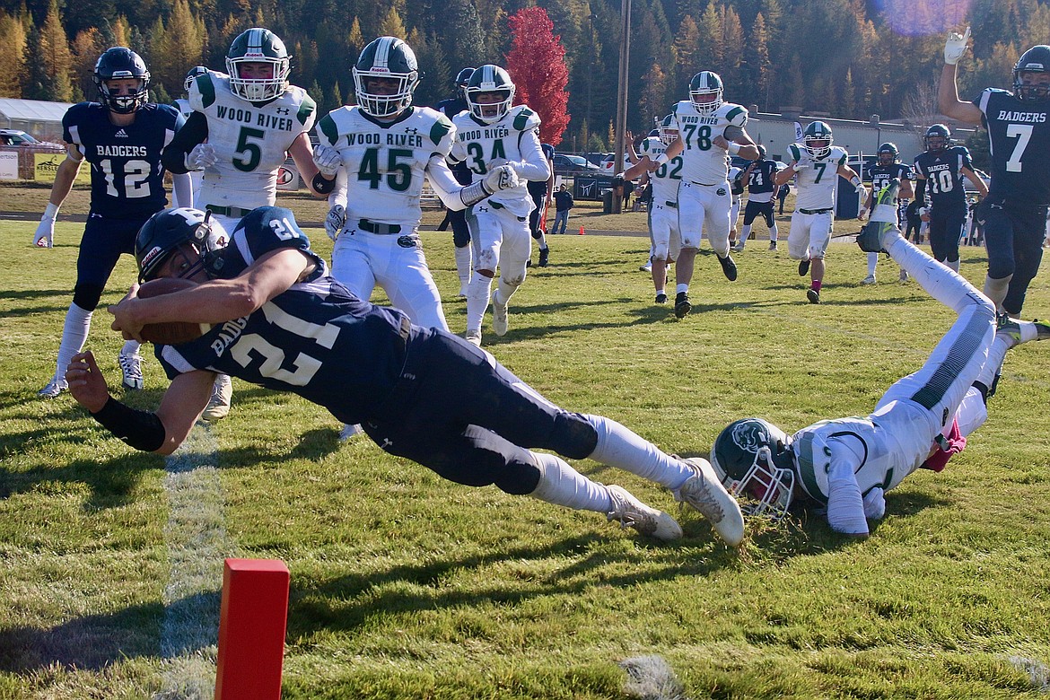 Cleo Henslee scores a touchdown for the Badgers against the Wood River Wolverines on Oct. 29 at the 3A IHSAA state playoff game.