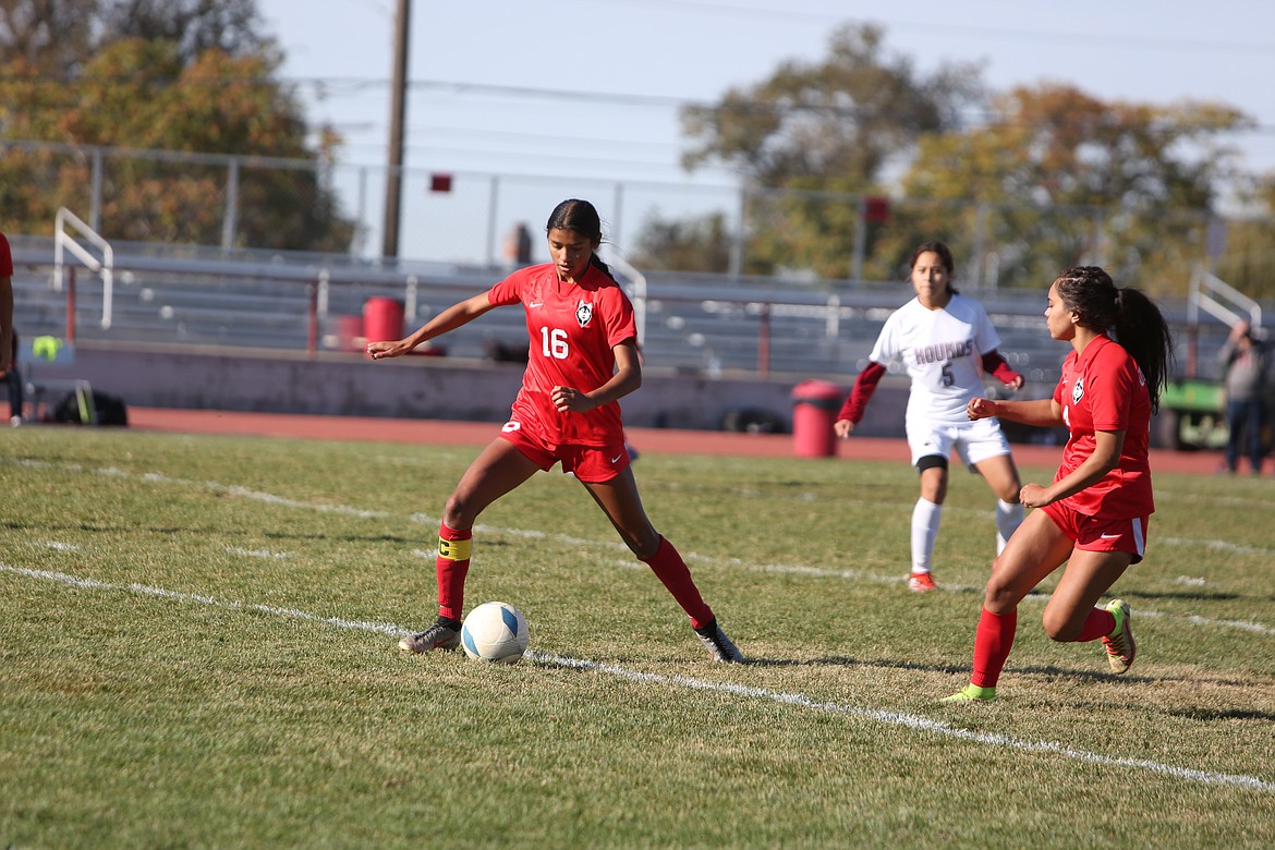 Othello defender Rubi Mondragon corrals a pass from a teammate in the first half against Grandview.