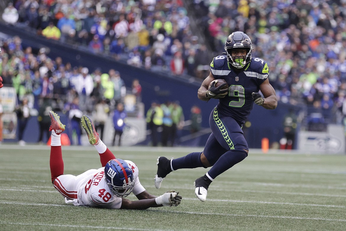 LOOK: Seahawks' Geno Smith, Kenneth Walker III point fingers at each other  in sideline spat vs. Rams 