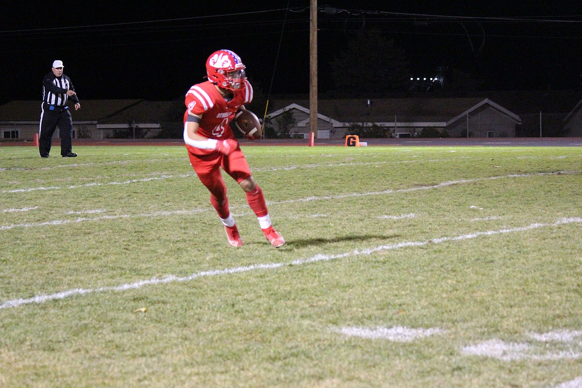 Othello running back Sonny Asu starts upfield on an 80-yard kickoff return that started a strong second half for the Huskies in their 48-14 win against Shadle Park Friday.