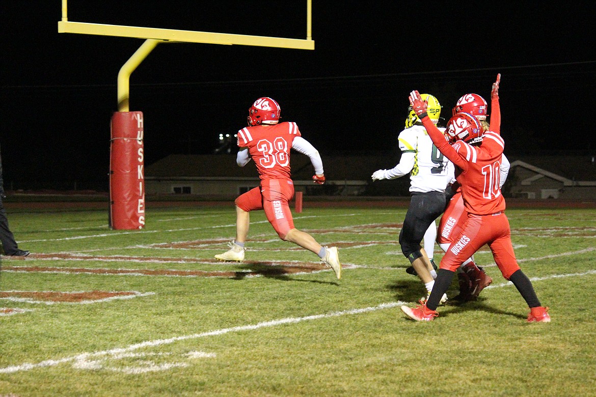 Othello’s Terrell Freeman (38) crosses the goal line as Kal-El Ozuma signals the touchdown in Friday’s game against Shadle Park.