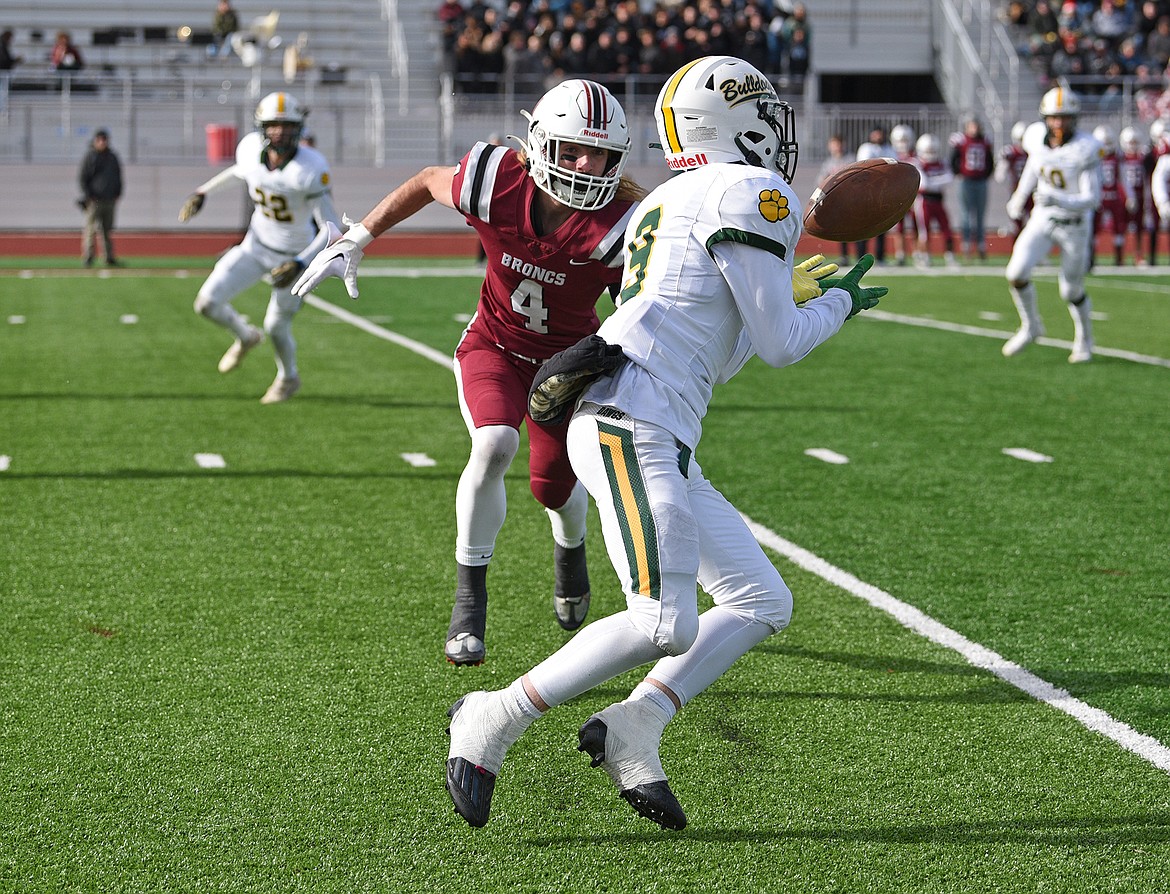 Whitefish's Clayton Godsey makes a catch during a quarterfinal playoff game against Hamilton Saturday. (Whitney England/Whitefish Pilot)