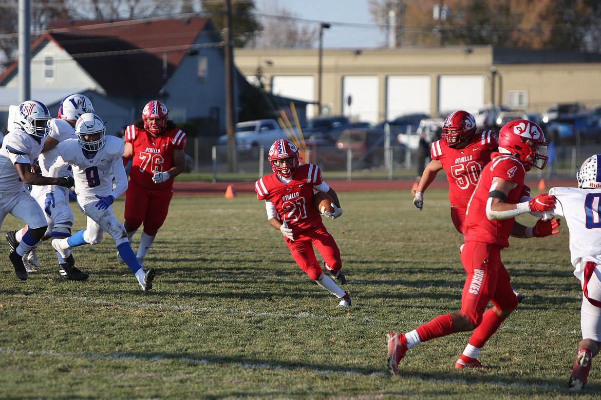 Othello junior Alex Mendez scampers into the end zone on a nine-yard run in the third quarter of Othello’s 49-12 win over Washington.