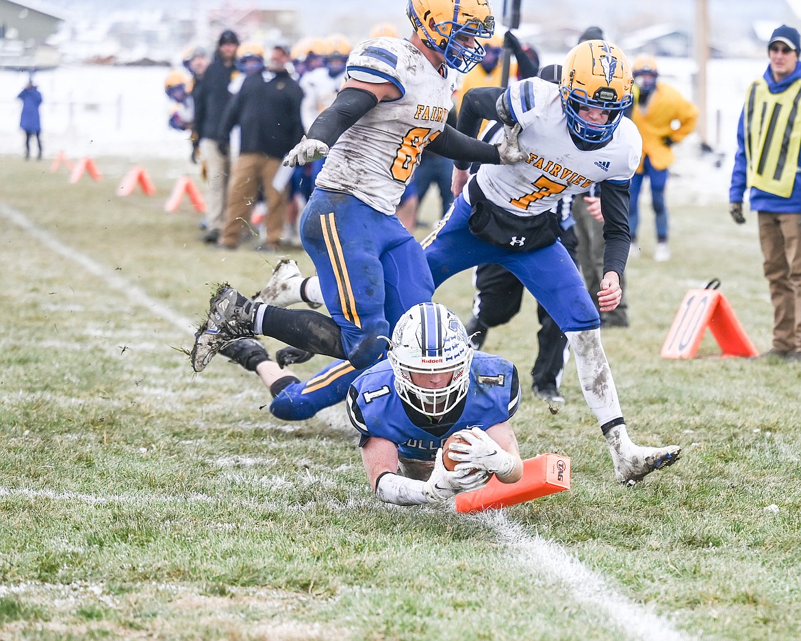 Bryce Umphrey stretches out for a touchdown during the 2022 semi-final game in St. Ignatius. He scored four touchdowns for the Bulldogs, including a 69-yard kickoff return. (Christa Umphrey photo)