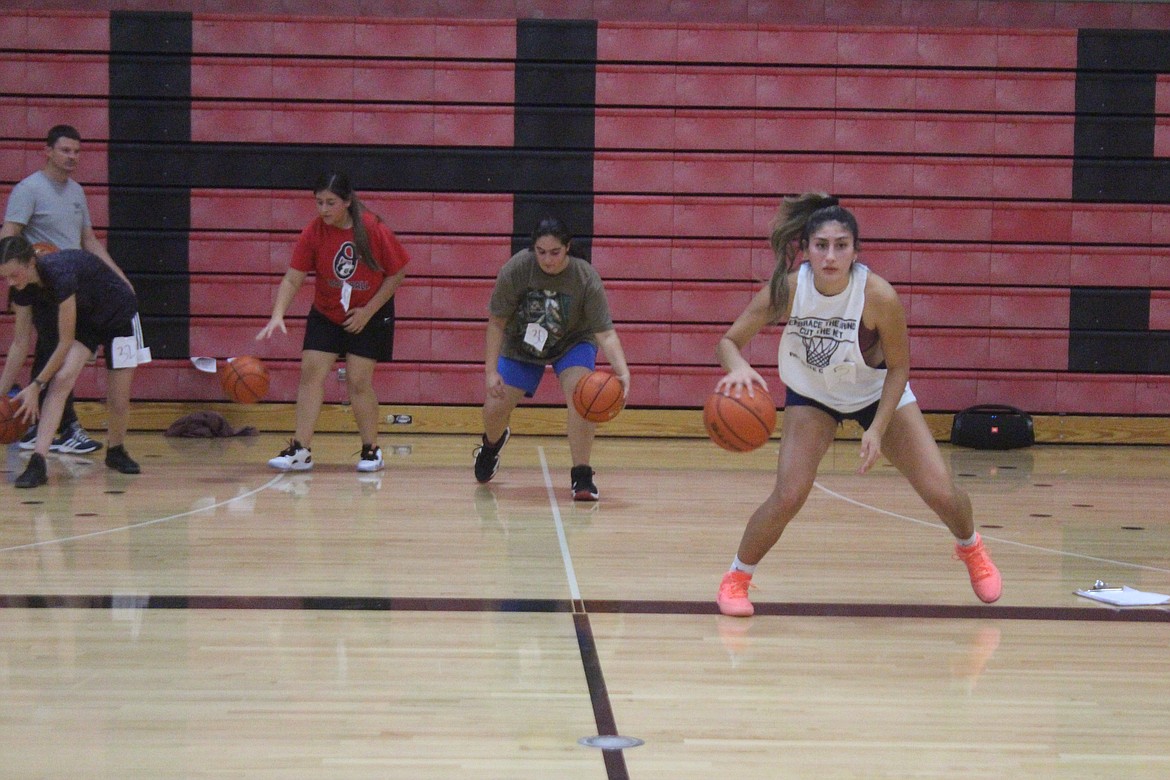 Othello basketball players work their dribbling techniques during practice.