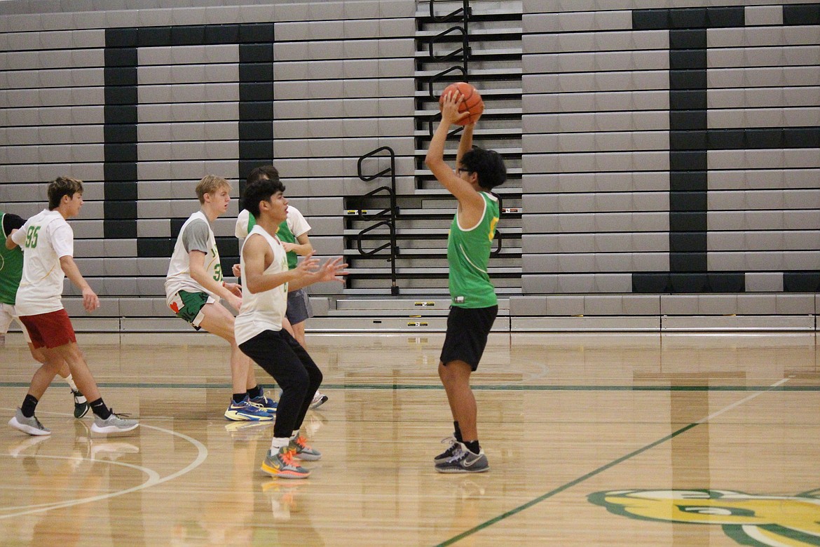 Quincy basketball players work on the press.