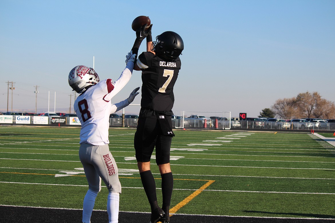 Royal senior Edgar De La Rosa uses his height to his advantage on a three-yard touchdown catch, his first of two on the day.