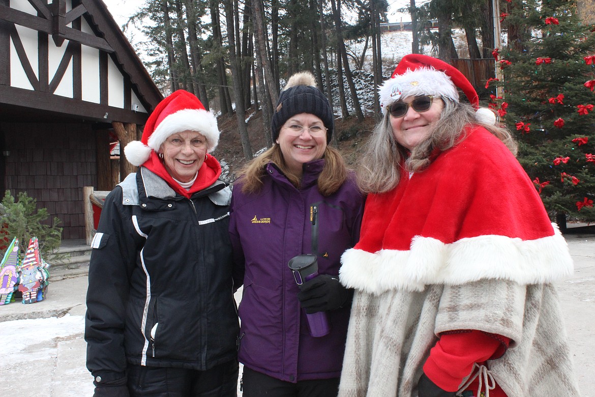 Bigfork Elves 'deck The Halls' In Downtown | Bigfork Eagle