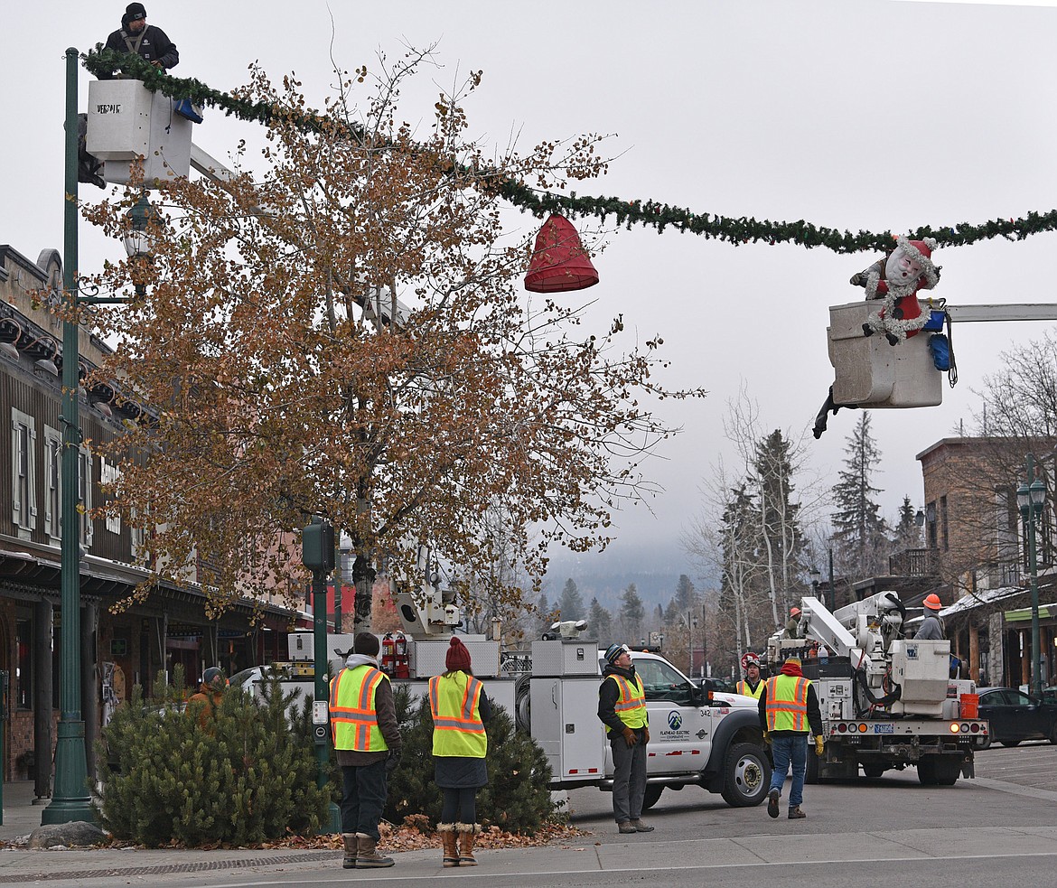 Santa is adjusted over Central Avenue on Sunday morning in Whitefish. (Julie Engler/Whitefish Pilot)