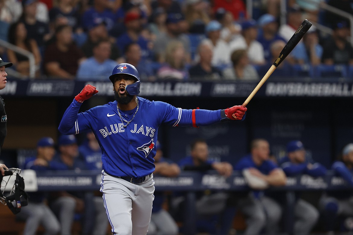 The Seattle Mariners traded right-handed pitcher Erik Swanson and minor league pitcher Adam Macko to the Tronto Blue Jays in exchange for outfielder Teoscar Hernádez.