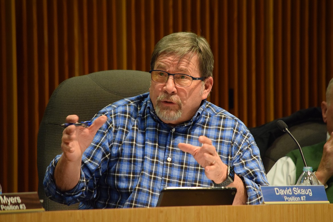 Moses Lake City Council Member David Skaug talking with MLFD Chief Brett Bastian at last week’s city council meeting.