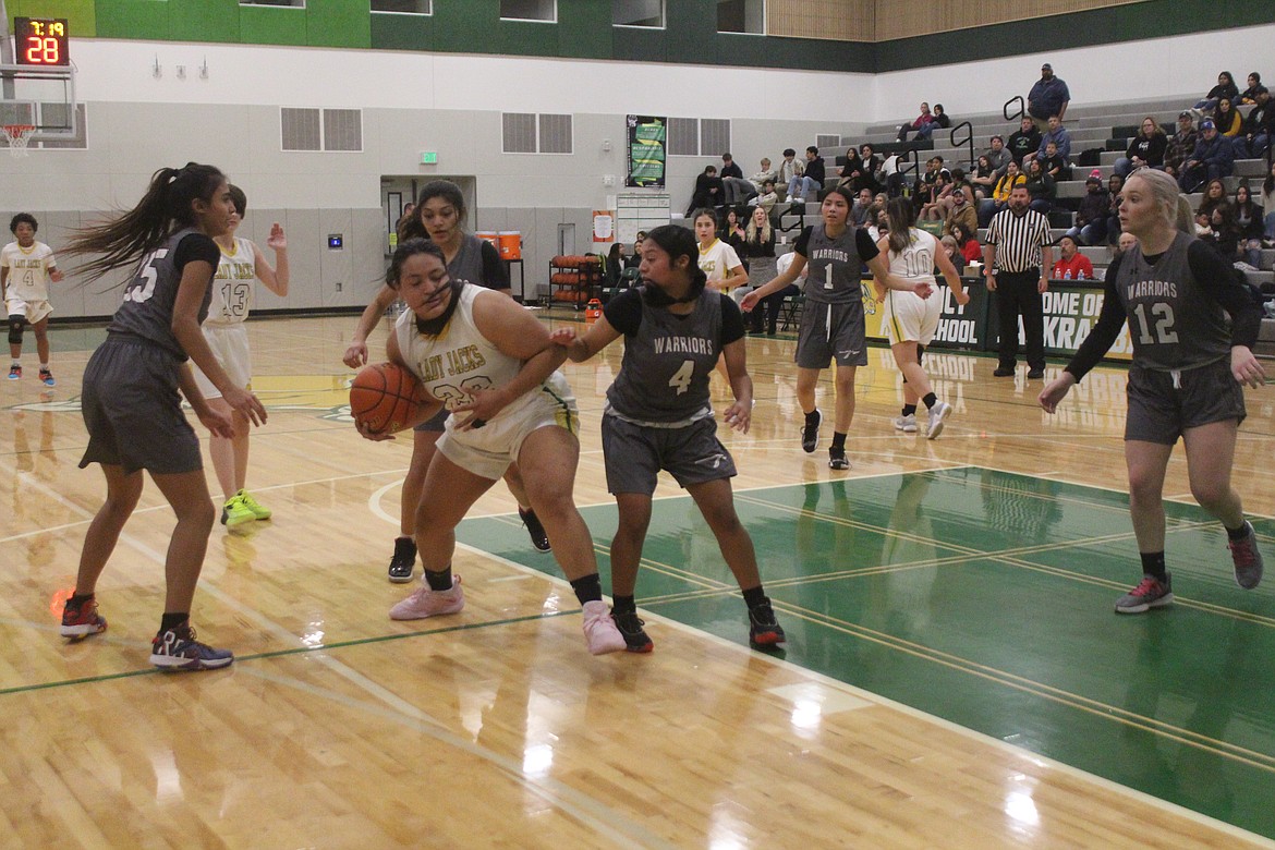 Quincy’s Ruth Flores (22) makes a move to the basket, opposed by Wahluke’s Azeneth Ruiz (4).