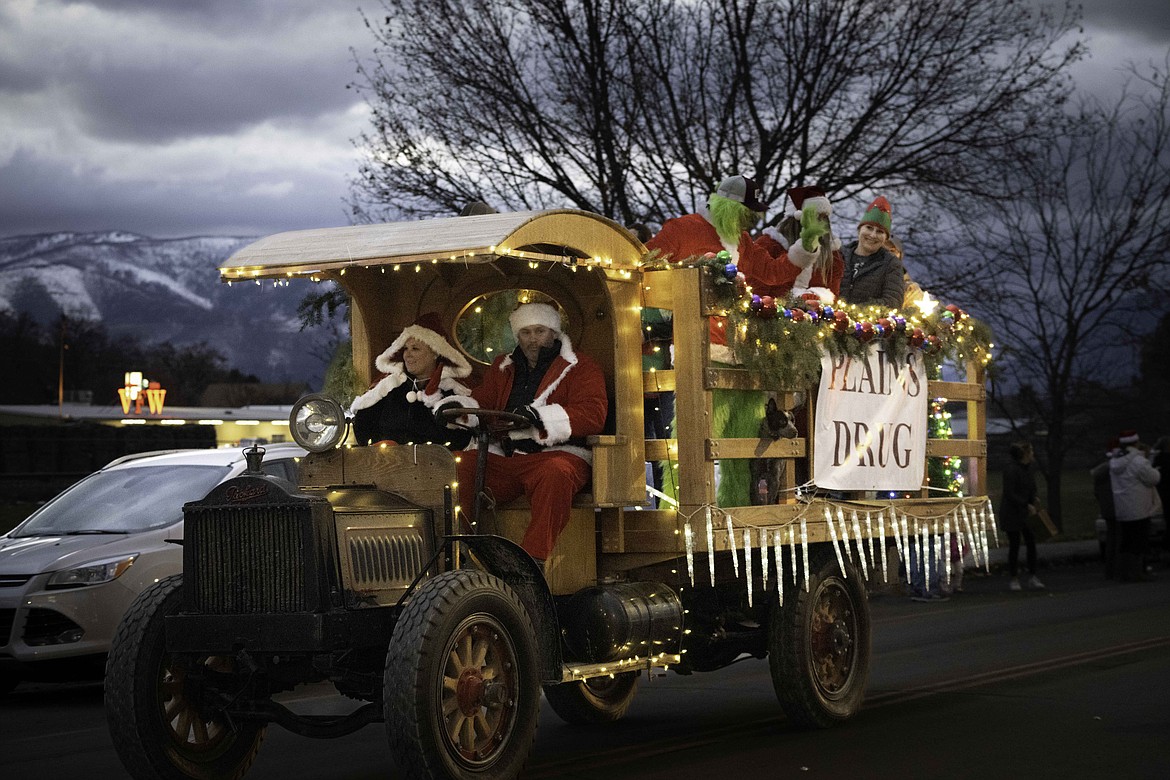 Christmas season arrives in Plains with parade Valley Press/Mineral