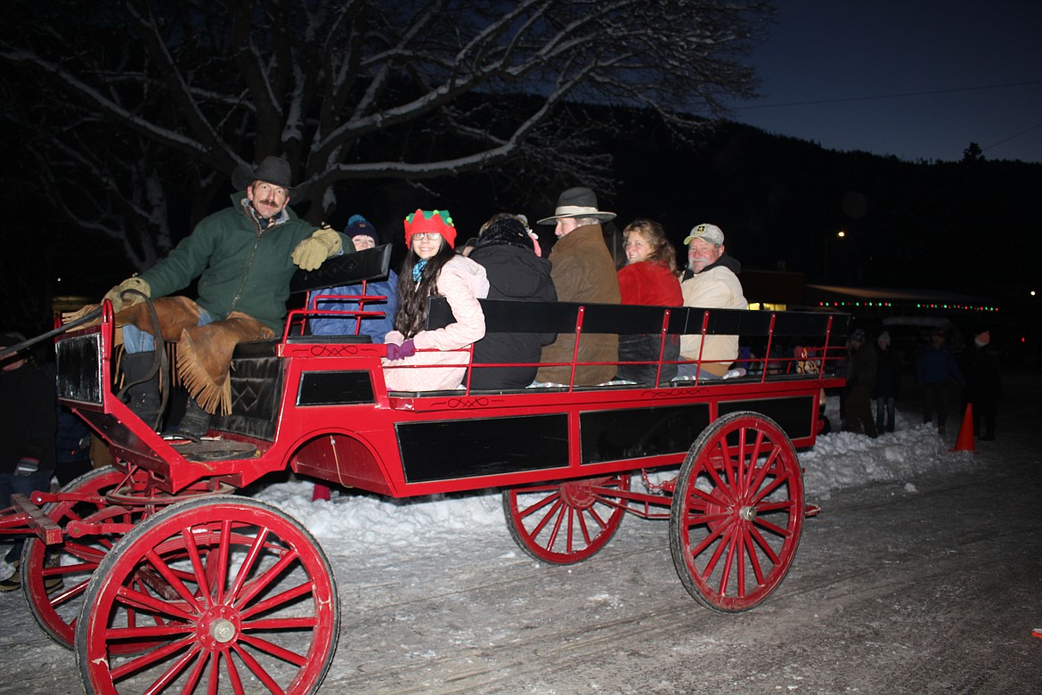 People enjoy wagon rides at the Superior tree lighting. (Monte Turner/Mineral Independent)