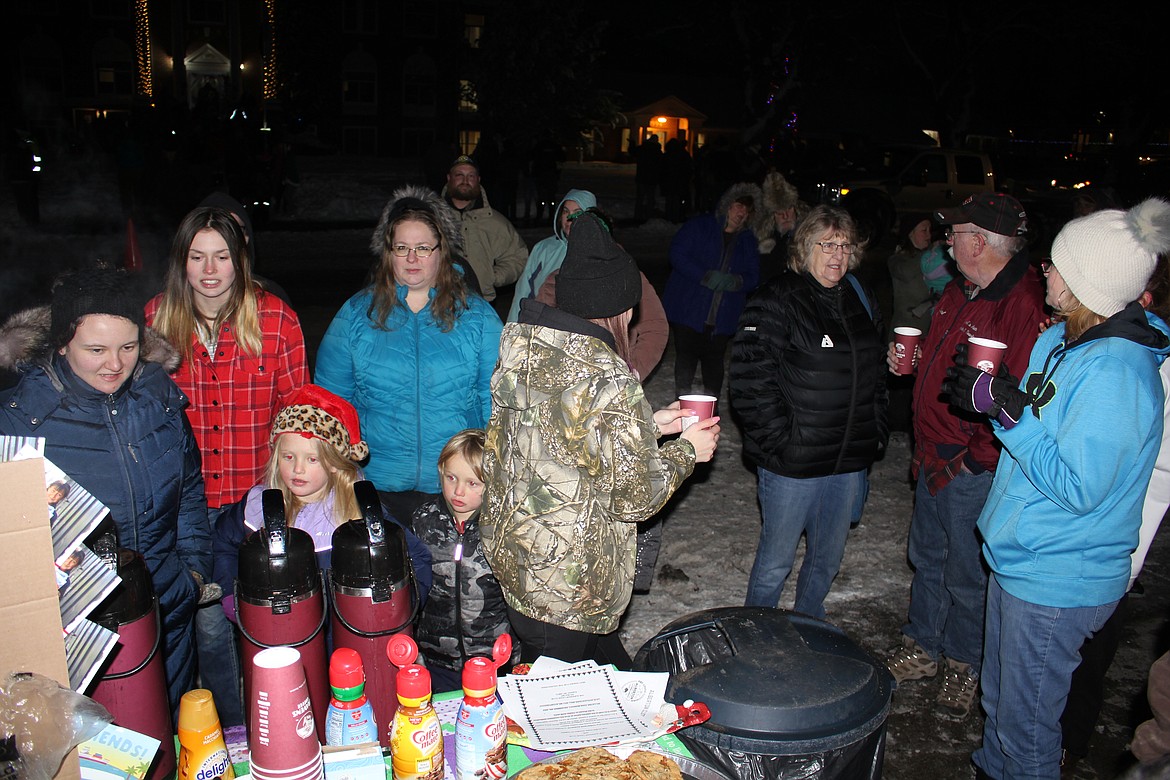 4-H sold Christmas wreaths and the Gil Scouts were taking donations for their Christmas boxes project in exchange for cookies and hot chocolate or coffee. (Monte Turner/Mineral Independent)