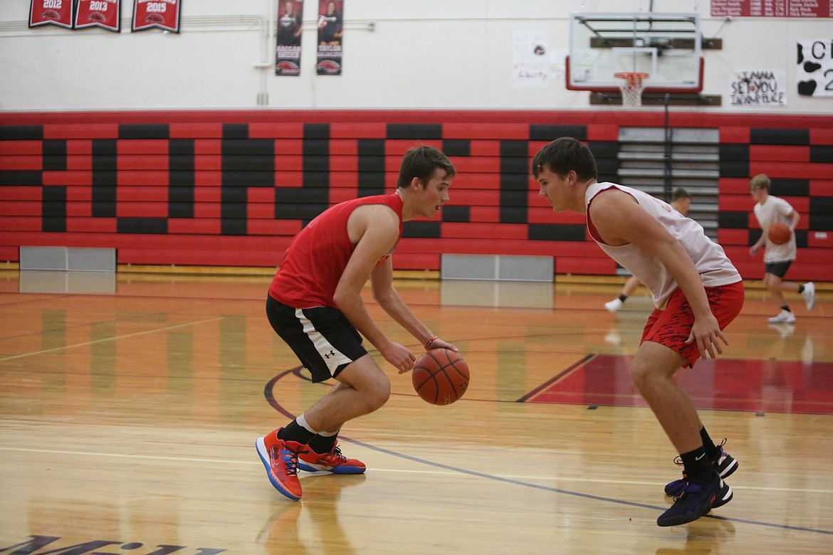 Lind-Ritzville sophomore Jayce Kelly’s (left) 24 points was a team-high in the Broncos’ season-opening win against ACH last Saturday.