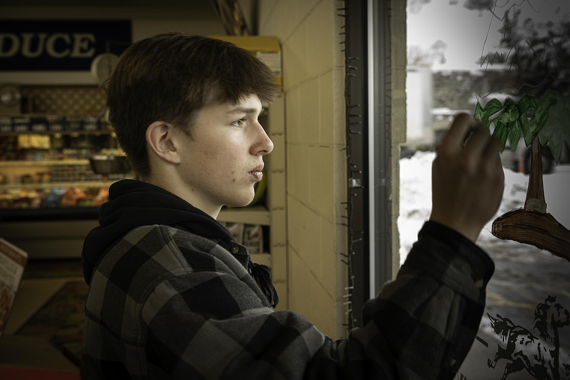 Sophomore Shawn O'Keefe paints a Christmas tree. (Tracy Scott/Valley Press)