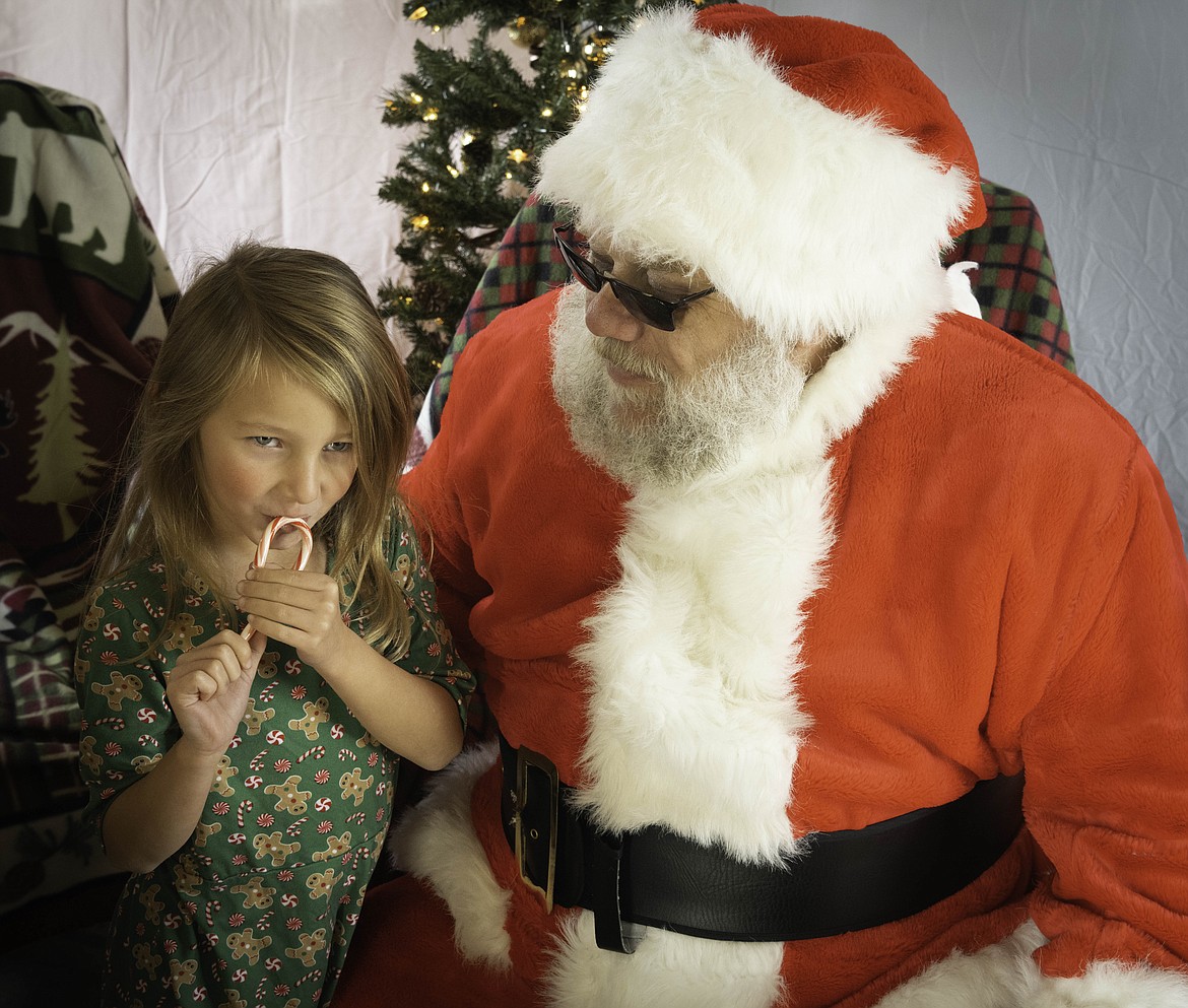 Kayda Carr, 5, talks with Santa during his visit to Plains. (Tracy Scott/Valley Press)