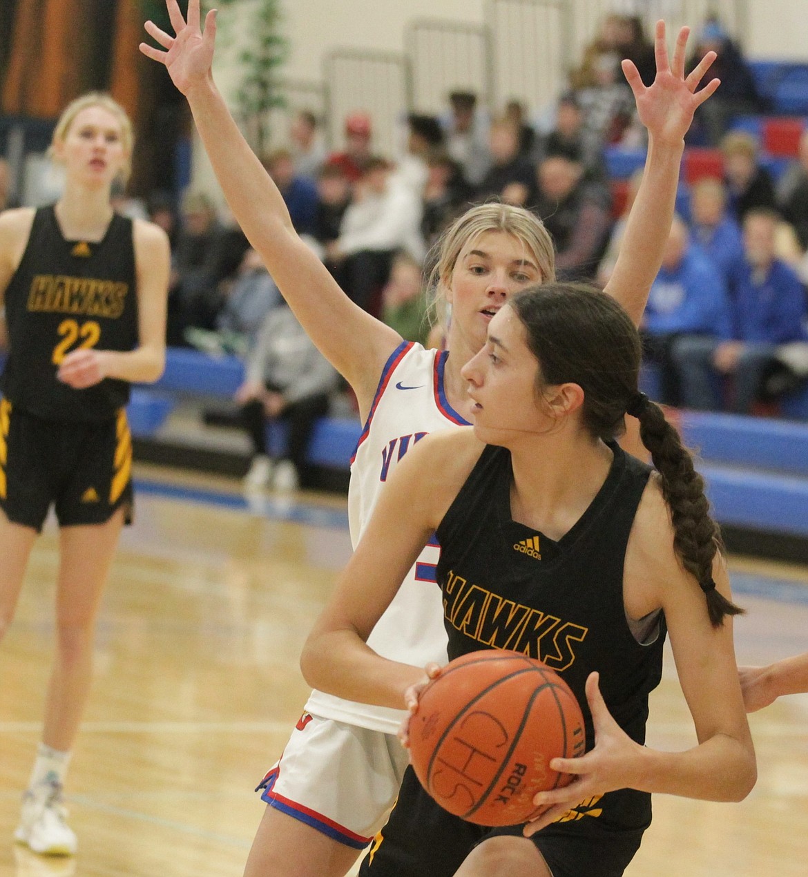 JASON ELLIOTT/Press
Lakeland sophomore forward Ziya Munyer looks to pass around the defense of Coeur d'Alene senior Libby Awbery during the first quarter of Tuesday's Inland Empire League game at Viking Court.