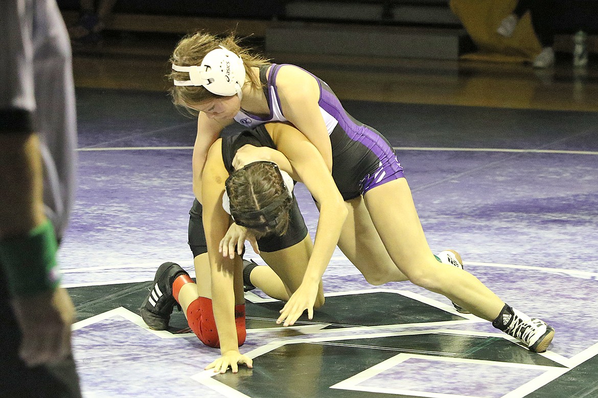 Ciri Nice (Polson) bested Maeleigh Gardner (Browning). (Bob Gunderson photo)