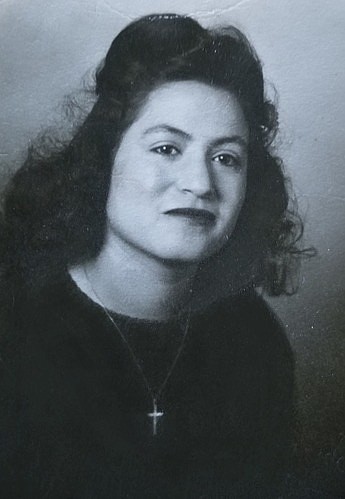 Mrs. Esther Cruz (nee Cerna), a strong and loving wife and mother who devoted her life to family and friends, died peacefully in Othello, Washington on Dec. 10, 2022, with loved ones at her side.