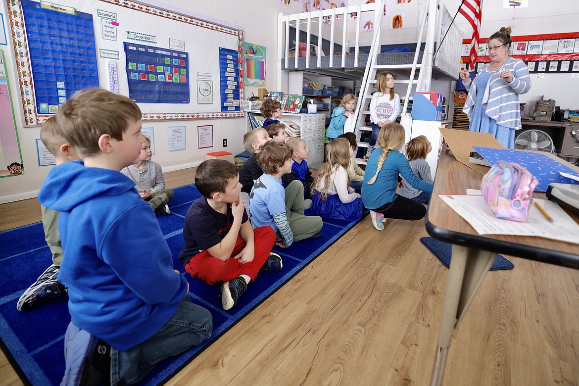 LeeAnn Degele's first grade class at Deer Park Elementary School on Dec. 19. (JP Edge/Hungry Horse News)