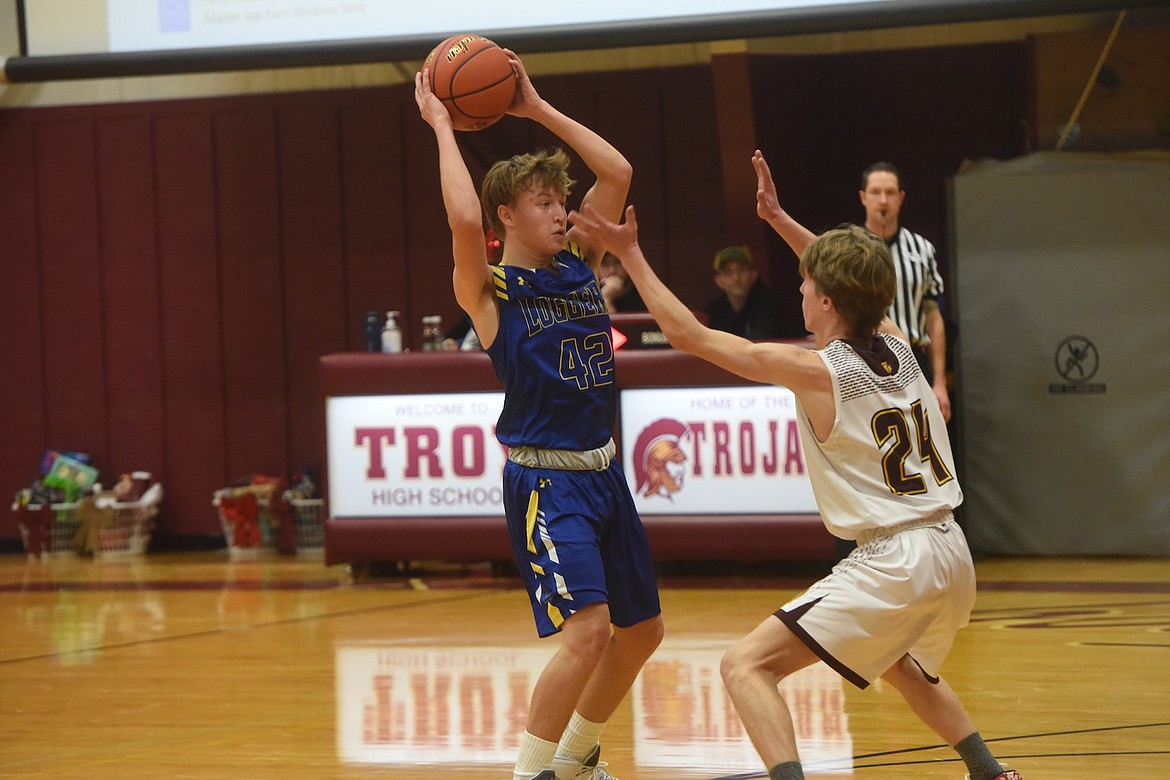 Libby's Alderic Martineau (42) looks to pass during Wednesday's game in Troy. (Scott Shindledecker/The Western News)
