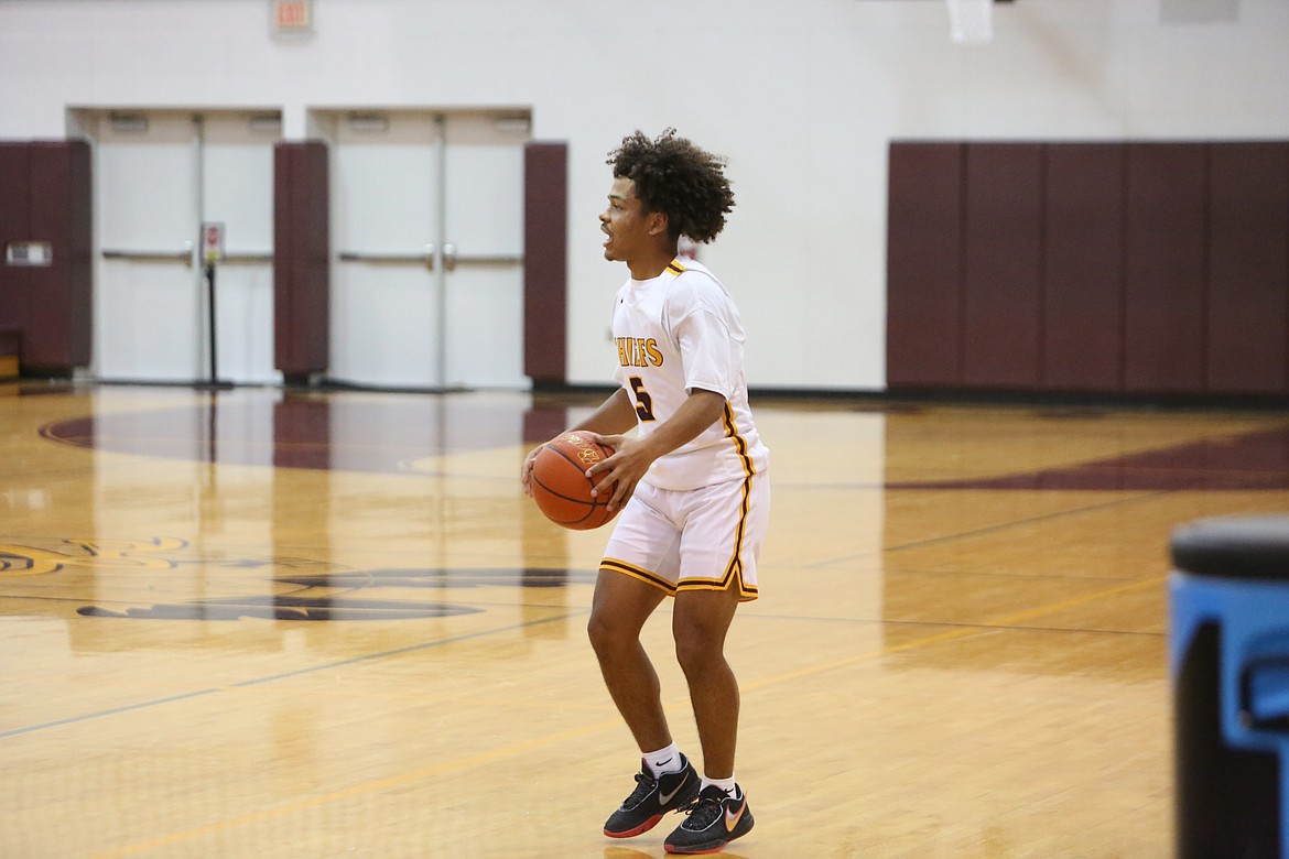 As a point guard for the Maverick boys basketball team, junior Kyson Thomas uses strong on-court vision to dissect plays by opposing teams.