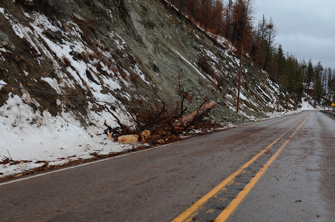 Rock slide closes Hwy. 35 Lake County Leader