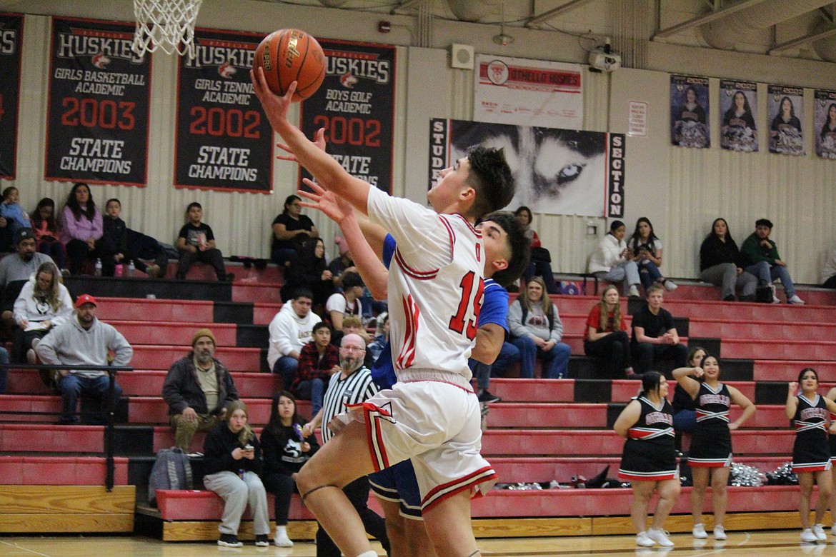 Othello’s Ashton Pruneda (15) drives to the rim against Warden’s Anthony Gutierrez in the Huskies’ 71-28 win Wednesday.