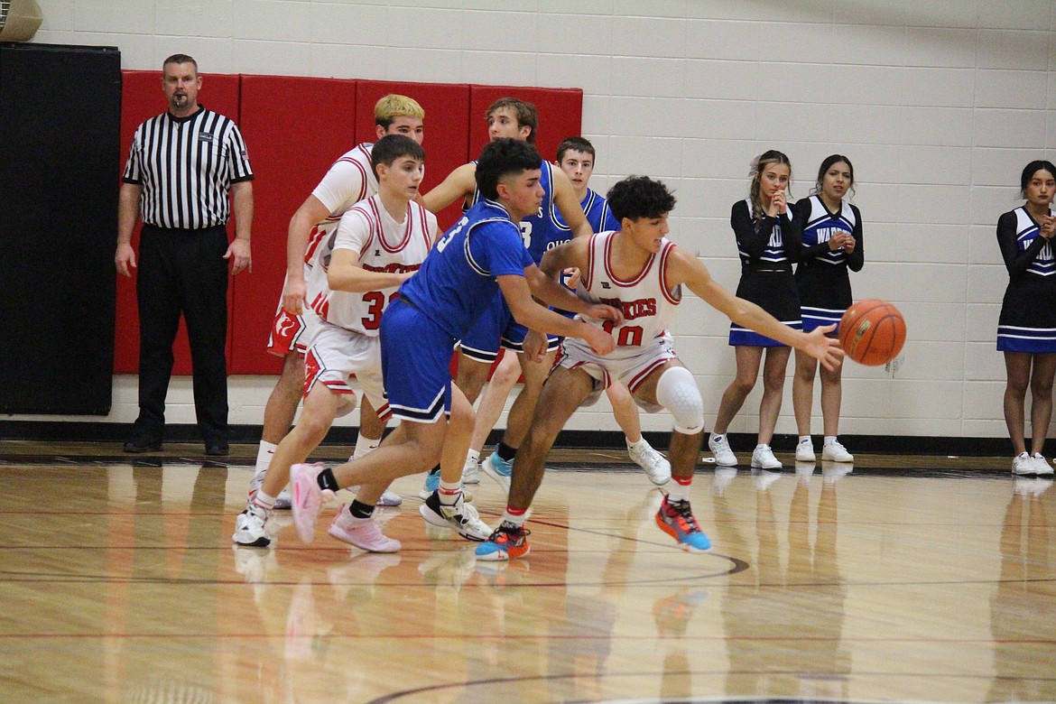 Othello’s Adriel Deleon (10) and Warden’s Anthony Gutierrez scramble for the ball.